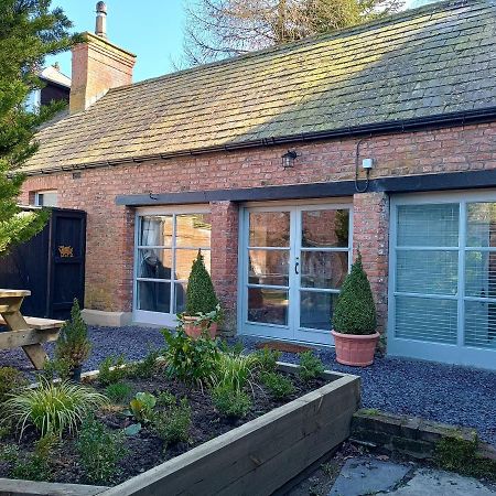 The West Wing At Eriviat Hall Hot Tub Henllan  Exterior photo