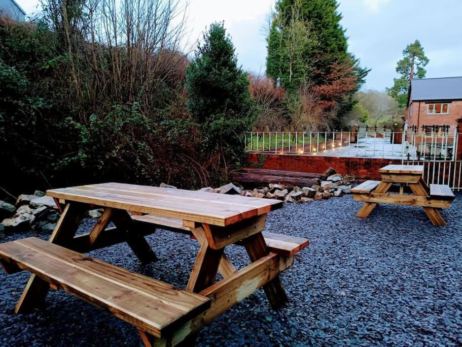 The West Wing At Eriviat Hall Hot Tub Henllan  Exterior photo