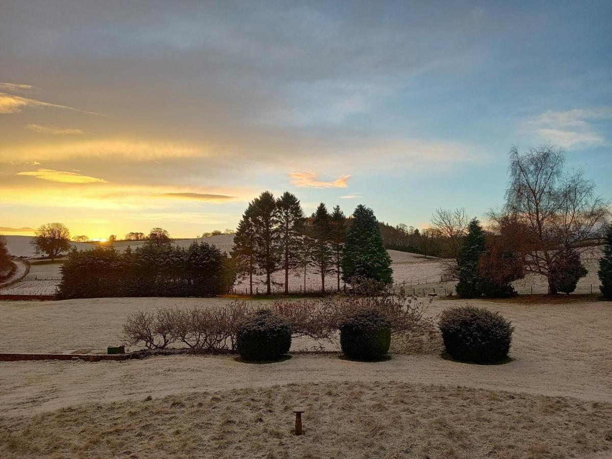 The West Wing At Eriviat Hall Hot Tub Henllan  Exterior photo