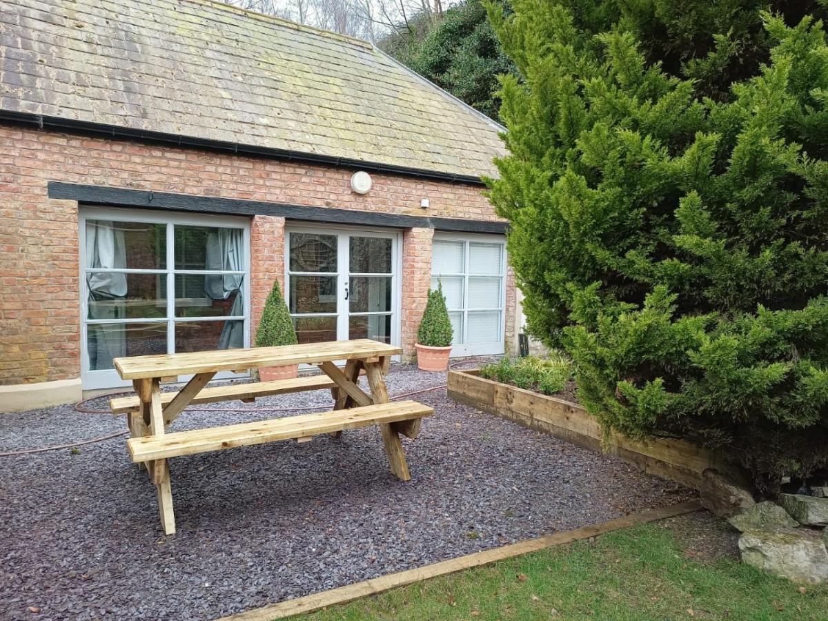 The West Wing At Eriviat Hall Hot Tub Henllan  Exterior photo