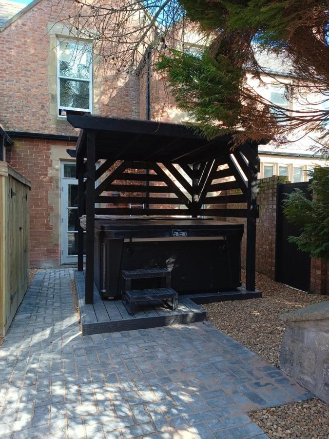 The West Wing At Eriviat Hall Hot Tub Henllan  Exterior photo