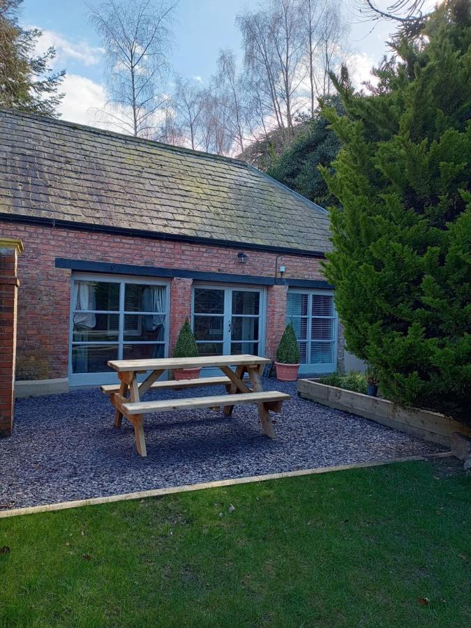 The West Wing At Eriviat Hall Hot Tub Henllan  Exterior photo