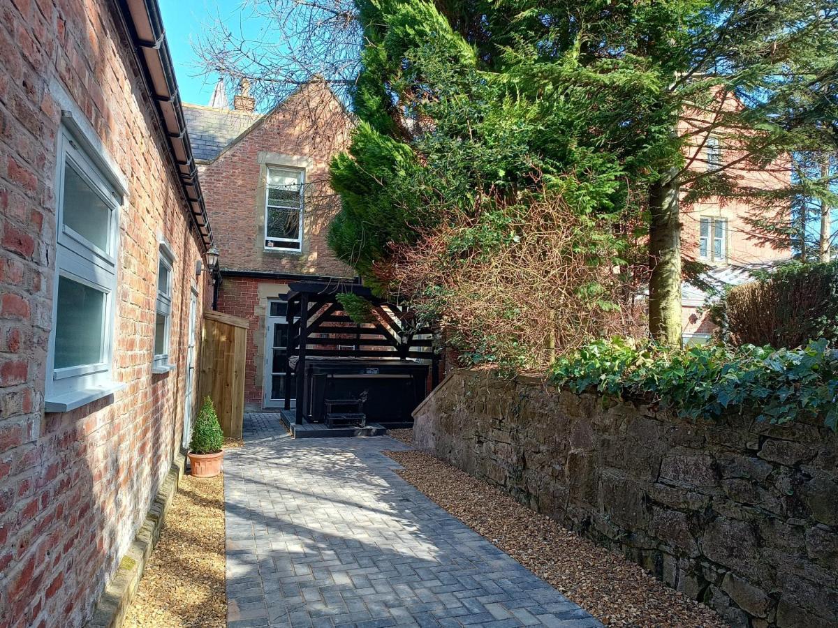 The West Wing At Eriviat Hall Hot Tub Henllan  Exterior photo