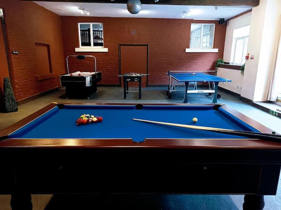 The West Wing At Eriviat Hall Hot Tub Henllan  Exterior photo