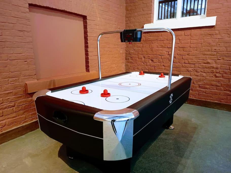 The West Wing At Eriviat Hall Hot Tub Henllan  Exterior photo